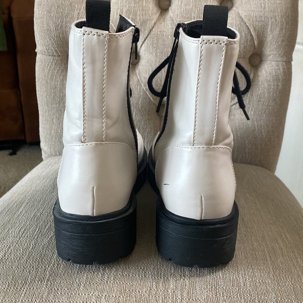 Unr8ed EUC White & Black Lace Up Zip Closure Beautiful Combat Boots - Sz 10 - Picture 10 of 16